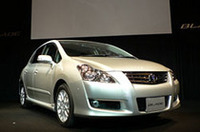 「オーリス」ベースの上級ハッチバック、「トヨタ・ブレイド」発売