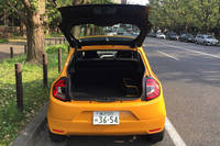 新型「ルノー・トゥインゴ」のリアビュー。