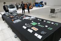 モーターの小型化・高回転化には、インバーターの高性能化が必須だし、モーターを高出力化しても、電源を担うバッテリーの出力が低ければ意味がない。電動車の進化には全方位的な技術開発が必須で、その点については純エンジン車の時代から変わらないのだ。