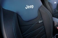 エコなイメージをまとう特別な「ジープ・レネゲード4xe」限定発売の画像