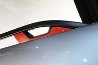 ルーフレールに設けられたタイダウンホール。