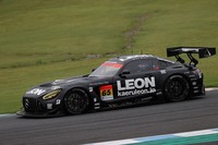 GT300クラスでは、タイヤ無交換作戦で臨んだNo.65 LEON PYRAMID AMG（蒲生尚弥／菅波冬悟）がレースを制した。