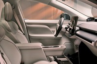 「EX60」のフロントシートまわり。