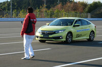 「安全・安心ネットワーク技術」のデモンストレーションの様子。