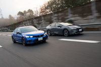 いよいよカーマニアとしては最重要科目の走りの評価へ。対決は高速道路から始まった。