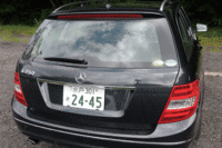 写真をクリックするとシートの倒れるさまが見られます（写真はステーションワゴンのもの）