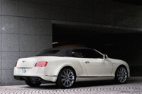 電動ソフトトップの開閉に要する時間はそれぞれ約20秒。（写真をクリックするとほろの開閉の様子が見られます）