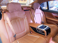 「740Li」のリアシート。