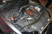 「RS 6アバント」のV8 4.0 TFSIツインターボエンジン。
    