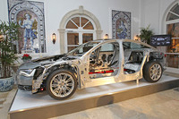 新型「A8」のアウディスペースフレーム（ASF）は新世代のもの。アルミニウムに高強度スチールを組み合わせた、コンポジット構造が採用された。