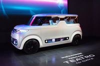 「日産TEATRO for DAYZ」は運転免許を取得したばかりのデジタル世代に向けて提案したクルマ。