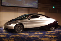 SIM-Driveの先行開発車事業第3号「SIM-CEL」。