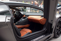 発表会場には、ボディーカラー「グレー・チタン」の「アヴェンタドールLP720-4 ロードスター 50°アニヴェルサリオ」が展示されていた。