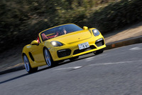 「ボクスター スパイダー」の動力性能は、0-100km/h加速4.5秒、最高速は290km/hと公表されている。