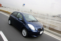 【スペック】1.5X：全長×全幅×全高＝3750×1695×1520mm／ホイールベース＝2460mm／車重＝1050kg／駆動方式＝FF／1.5リッター直4DOHC16バルブ（110ps/6000rpm、14.4kgm/4400rpm）／価格＝140万7000円（テスト車＝169万1550円／185/60R15タイヤ＆5.5Jアルミホイール+スマートエントリー＆スタートシステム／バックドアオープナー／盗難防止システム+SRSサイドエアバッグ（運転席・助手席）＆SRSカーテンシールドバッグ／ワイドマルチAVステーションII（GPS CDボイスNAVI付）＆5.8型ワイドディスプレイ／CD一体AM/FMマルチ電子チューナー付ラジオ／ETC車載器＝28万4550円）