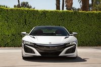 「NSX」のフロントマスク。ボディー各部の開口部は、いずれも空力性能の向上や、パワーユニットおよびドライブトレインの冷却のために設けられたものだ。