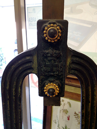 鋳鉄部分に記されたサヴォイア王家の紋章。