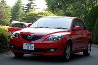 【スペック】
	15C（4AT）：全長×全幅×全高＝4400×1745×1465mm／ホイールベース＝2640mm／車重＝1240kg／駆動方式＝FF／1.5リッター直4DOHC16バルブ（114ps/6000rpm、14.3kgm/4500rpm）／価格＝165万円（テスト車＝194万4000円／スポーツパッケージ＝7万3500円／SRSエアバックシステム＝6万8250円／ディスチャージヘッドランプ＋撥水機能＝6万3000円／ダークティンテッドガラス＝2万6250円／フルオートエアコン＋外気温度計＝3万1500円／アドバンストキーレスエントリー＆スタートシステム＝3万1500円）
	 