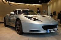 東京原宿のショールームに「ロータス・エヴォーラ」を展示の画像