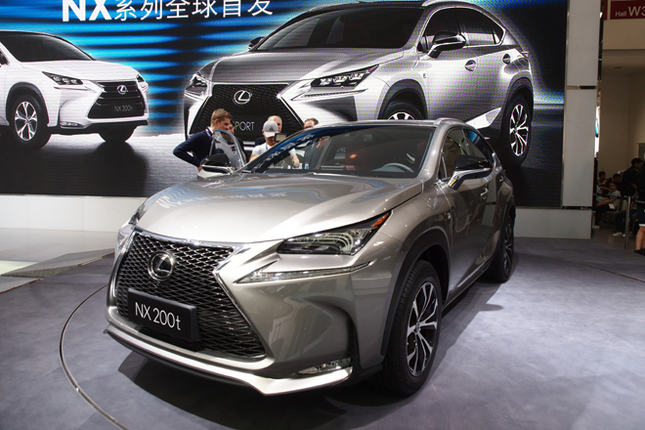 北京ショー2014で世界初公開された小型SUVの「レクサスNX」。
