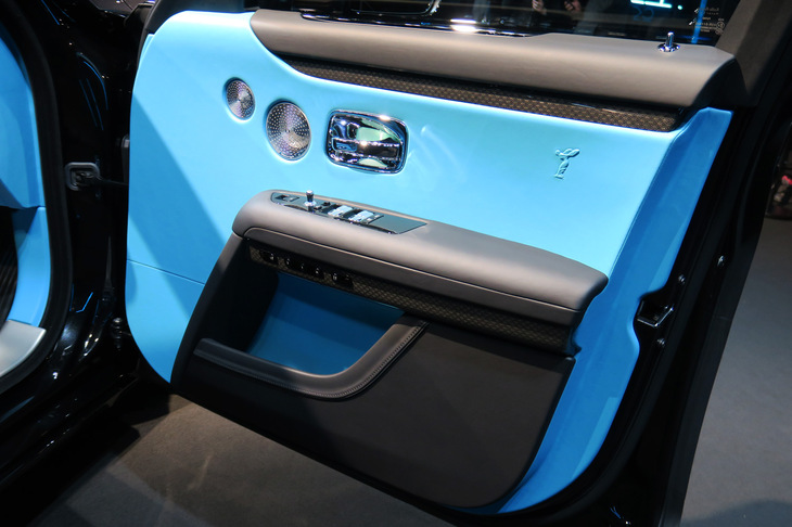 ロールス・ロイス・ブラックバッジ・ゴースト（フロントドアトリム）