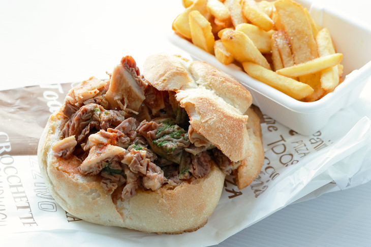 参考までに、エンツォさんの屋台における名物・牛の胃を煮込んだパニーノ「ランプレドット」。