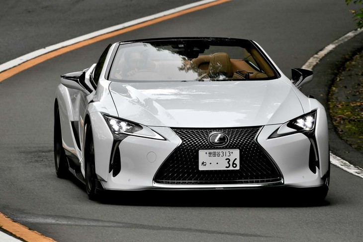 【TOM'SレクサスLC500コンバーチブルのスペック】
	ボディーサイズ：全長×全幅×全高＝4770×1970×1350mm／ホイールベース：2870mm／車重：--kg／駆動方式：FR／エンジン：5リッターV8 DOHC 32バルブ／トランスミッション：10段AT／最高出力：477PS（351kW）/7100rpm／最大トルク：540N・m（55.1kgf・m）/4800rpm／タイヤ：（前）245/40RF21 96Y／（後）275/35RF21 99Y（ブリヂストン・ポテンザS001L）※ランフラットタイヤ／燃費：--km/リッター（WLTCモード）／価格：1995万円
	
	【取材時の燃費データ】
	テスト距離：274.6km（市街地1：高速道路7：山岳路2）／使用燃料：37.2リッター（ハイオクガソリン）／参考燃費：7.4km/リッター（満タン法）／7.8km/リッター（車載燃費計計測値）