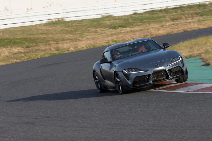 トヨタ・スープラ（ドライビング）