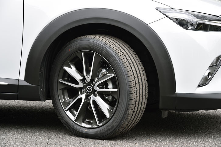 タイヤサイズは前後215/50R18。従来モデルから変更なし（写真は「XDツーリング Lパッケージ」のFF車）。