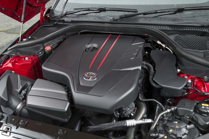 最高出力258psのB48型2リッター直4ターボエンジン。1550rpmの低回転域から400Nmの最大トルクを発生。0-100km/h加速5.2秒を実現している。