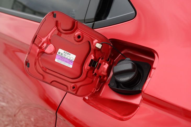 ホンダ・ヴェゼルe：HEV RS（給油口）