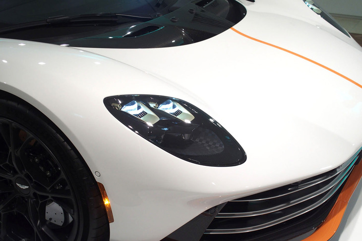 アストンマーティン・ヴァルハラ（フロントフード）