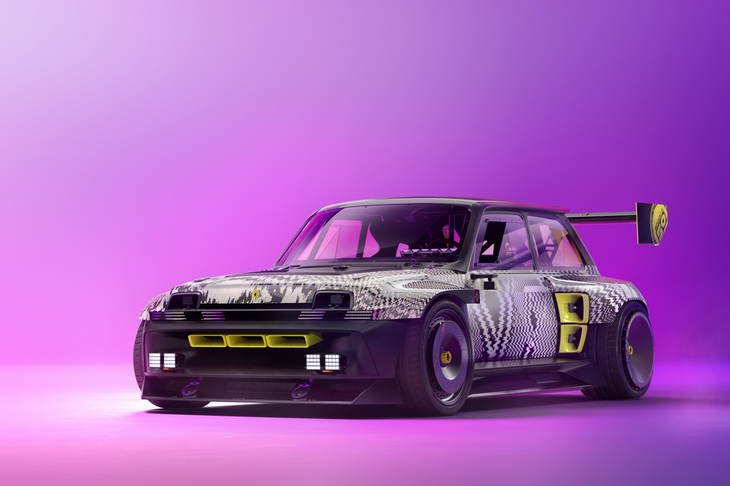 2022年のパリモーターショーに出展されたBEV「R5ターボ3Eコンセプト」。同ショーで初公開されたBEV「ルノー5 E-TECHエレクトリック」（プロトタイプ）を盛り立てるための、純然たるショーカーだった。