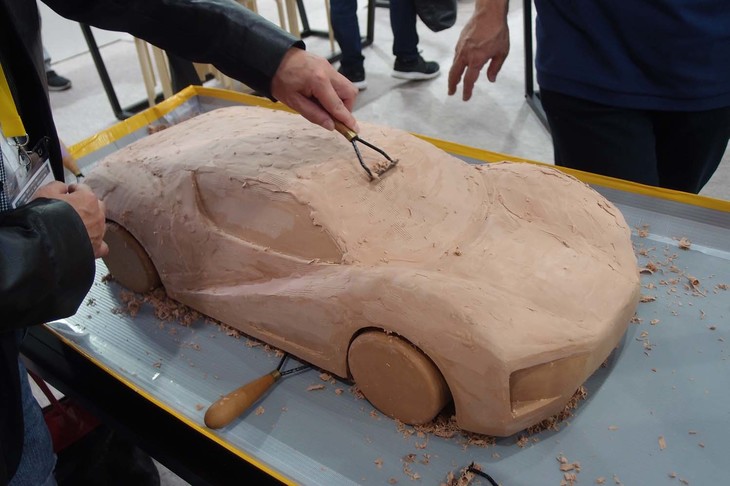 カーデザインの開発シーンで目にする、あの作業にトライできる。