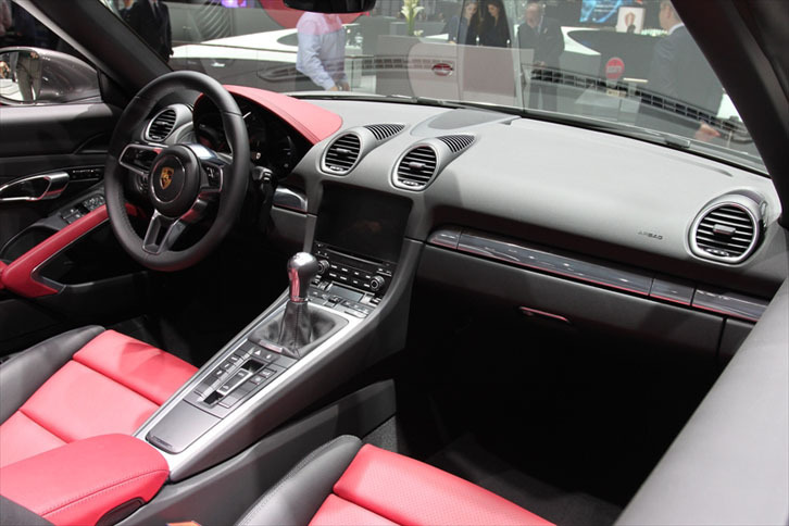 「ポルシェ718ボクスター」のインテリア。