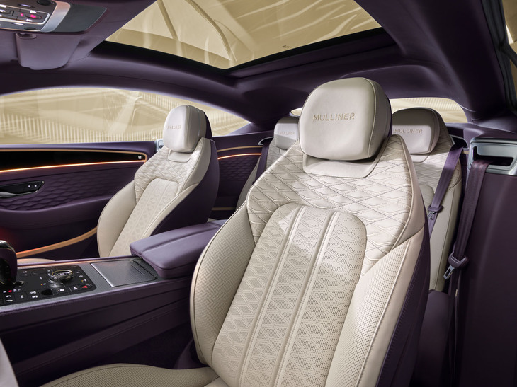 「コンチネンタルGTマリナー」のインテリア。