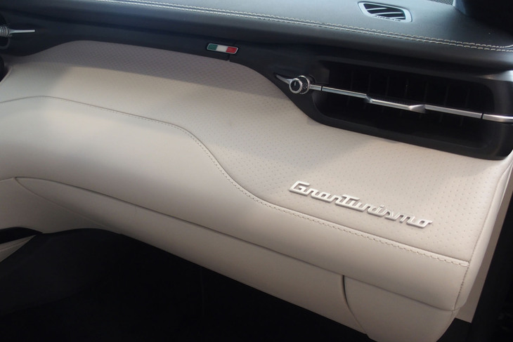 マセラティ・グラントゥーリズモ トロフェオ（ダッシュボード）