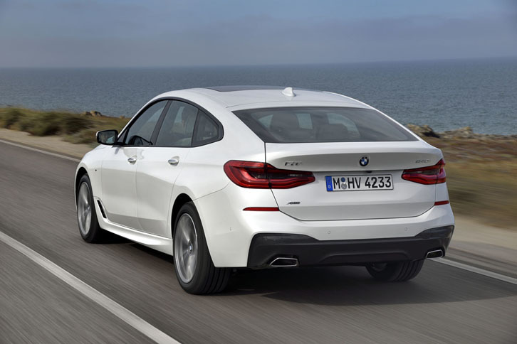 先進安全装備については、車線の中央付近を走行できるようにサポートする「ステアリング＆レーン・コントロール・アシスト」や、」、歩行者検知機能付きの「衝突回避・被害軽減ブレーキ機能」、「レーン・ディパーチャー・ウオーニング」などが備わる。