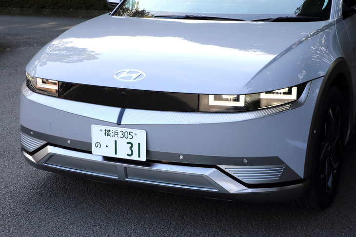 オートライトコントロールやハイビームアシストが組み込まれたLEDヘッドランプは、「アイオニック5」全車に標準装備となる。