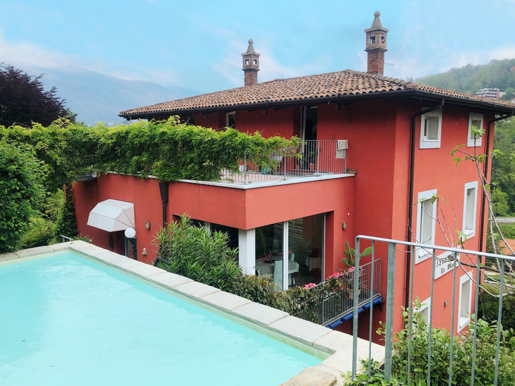 筆者が泊まることになった民宿「カーザ・カントニエラ」。イタリア北部コモにて。