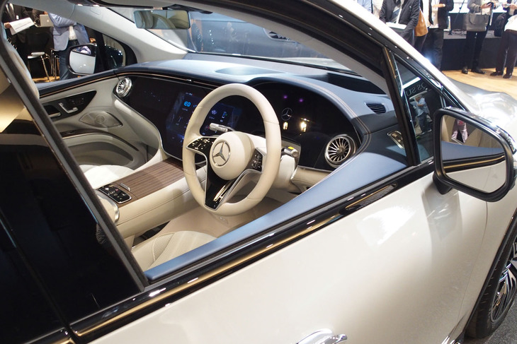 メルセデス・ベンツEQS580 4MATIC SUVスポーツ（コックピット）