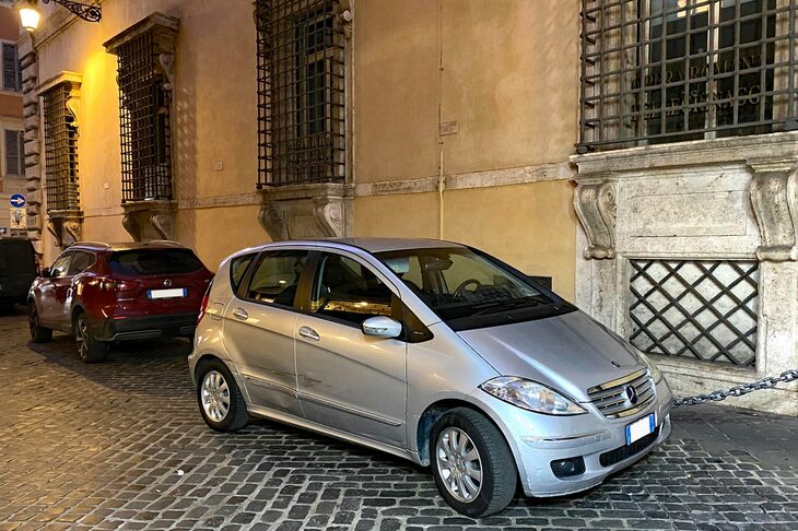 スマートには及ばないが、2代目「メルセデス・ベンツAクラス」もローマ人ドライバーの意外な人気車種である。