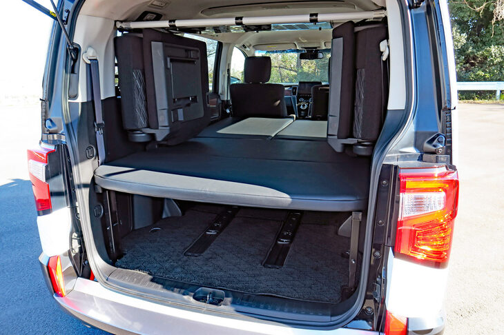 三菱デリカD：5 SNOW SURVIVOR（ベッドキット＆アッパーサイドステー）