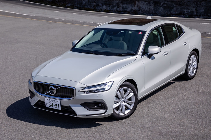 「S60 T4モメンタム」のボディーサイズは全長×全幅×全高＝4760×1850×1435mm、ホイールベース＝2870mm。車重は1680kgと発表されている。