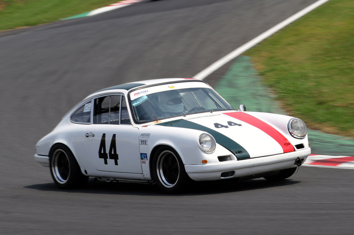 Sレース予選を走る、「ポルシェ911R」風にモディファイされた「911E 2.0」。決勝では10位だった。