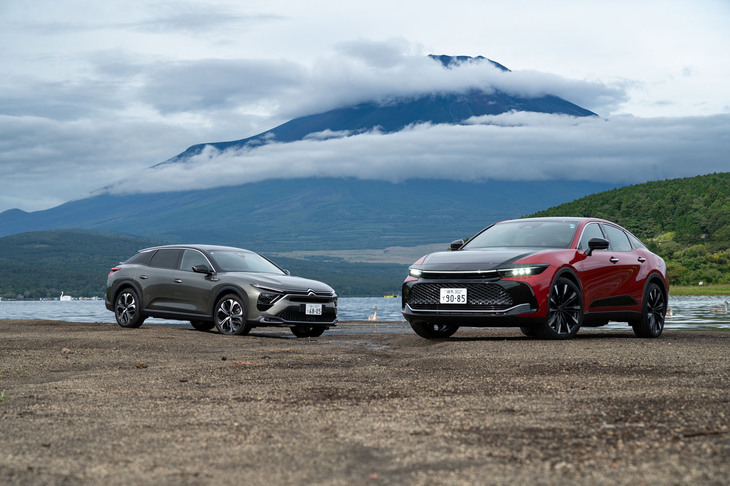 ワインディングロードで印象が激変してしまった筆者の評価では「C5 Xプラグインハイブリッド」に軍配！ ……でも多くの方にとっては「クラウン クロスオーバーRS“アドバンスト”」のほうが評価が高いかもしれない。