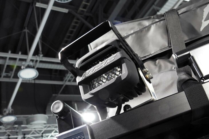 三菱デリカミニCHAMONIX SNOW GEAR（ワーキングランプ）