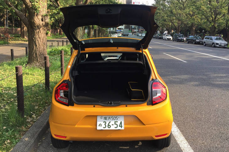 新型「ルノー・トゥインゴ」のリアビュー。