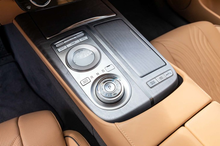 ジェネシスG80（センターコンソール）