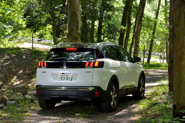 「GTライン デビューエディション」には「ブラックダイヤモンドルーフ」（ツートンボディーカラー）が標準で採用される。